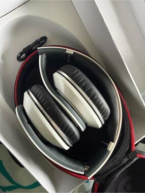 NEW Dr. Dre Beats Headphones - WHITE